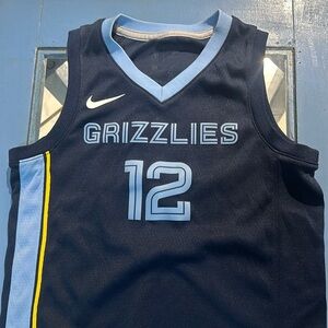 Youth small Ja Morant jersey excellent condition worn 1/2 a dozen times